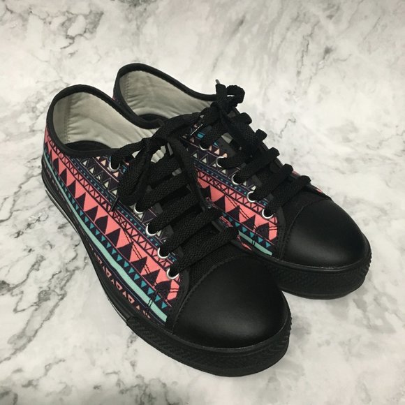 Aztec Tribal Pattern Sneakers - Picture 3 of 9